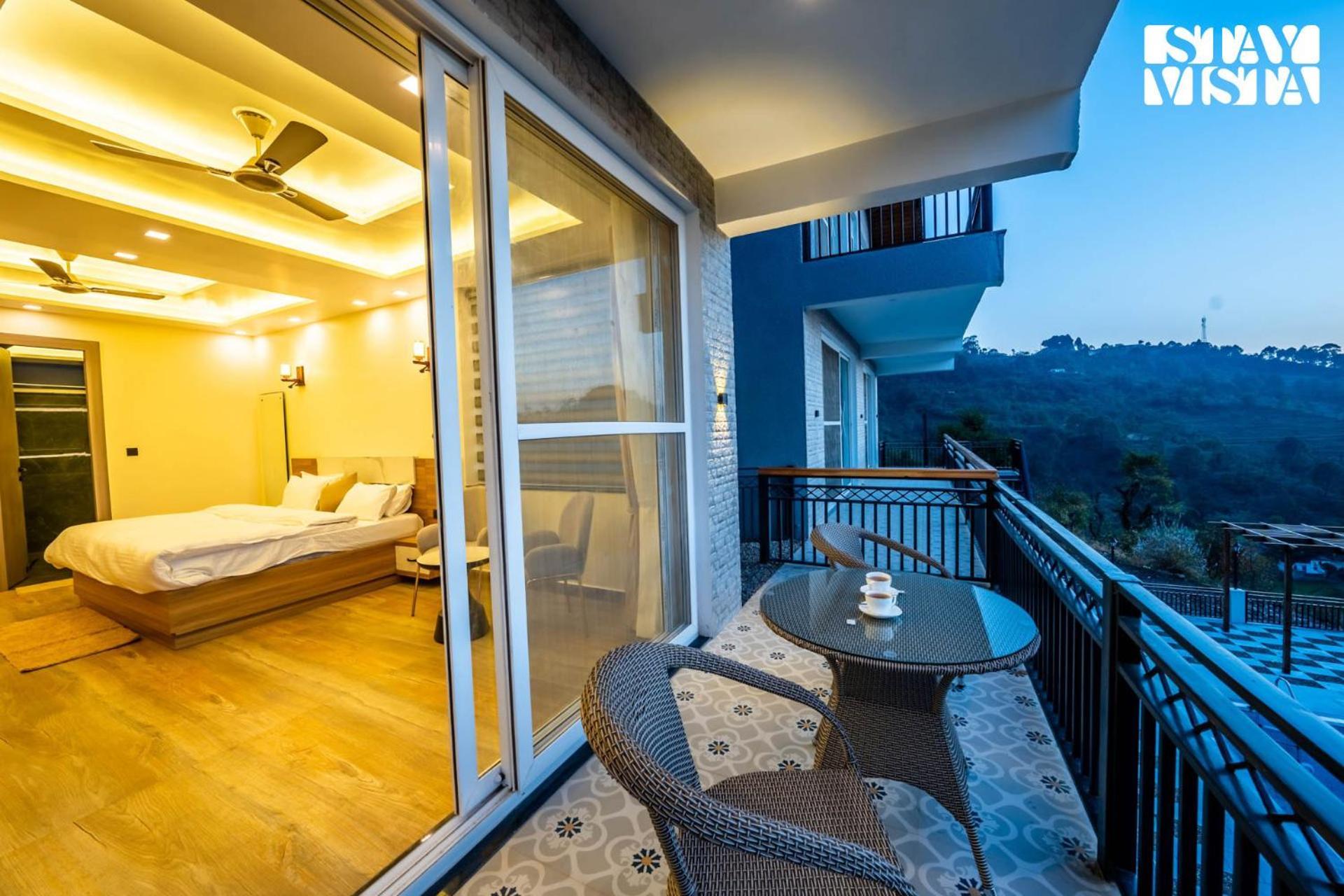 Stayvista At Sunset Springs With Pool & Views Nainital Extérieur photo